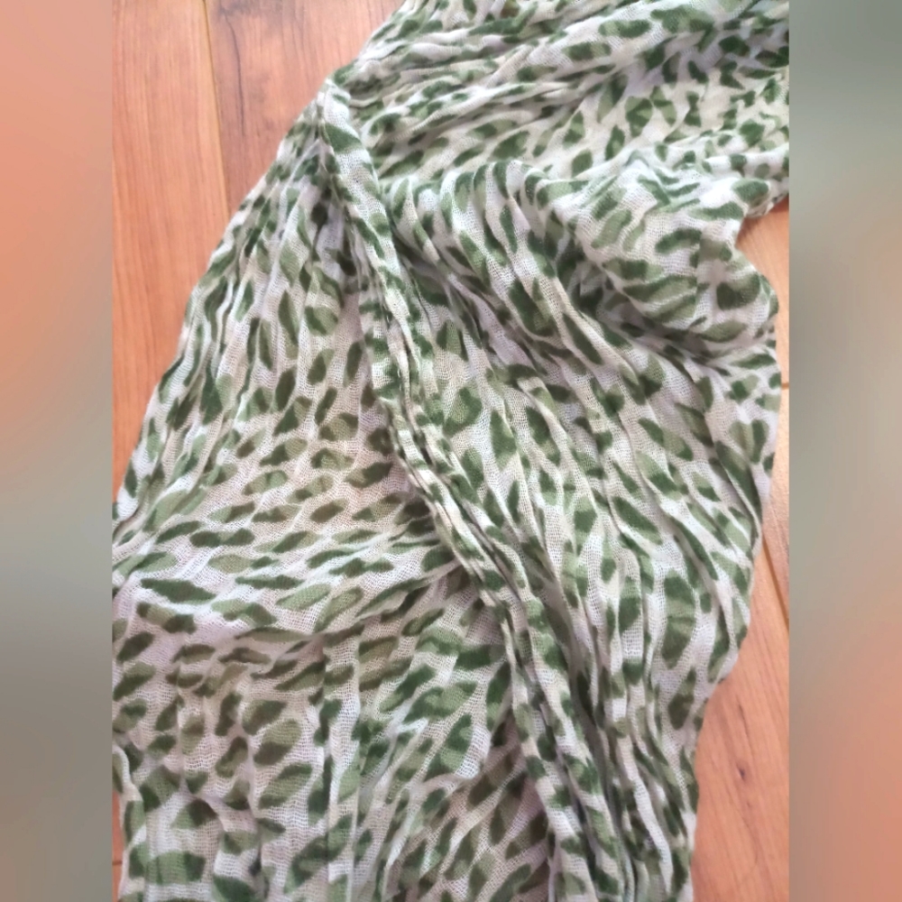Leafy scarf